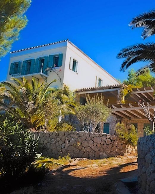 villa penelope for rent 400 squared meters 16 guests porto heli greece